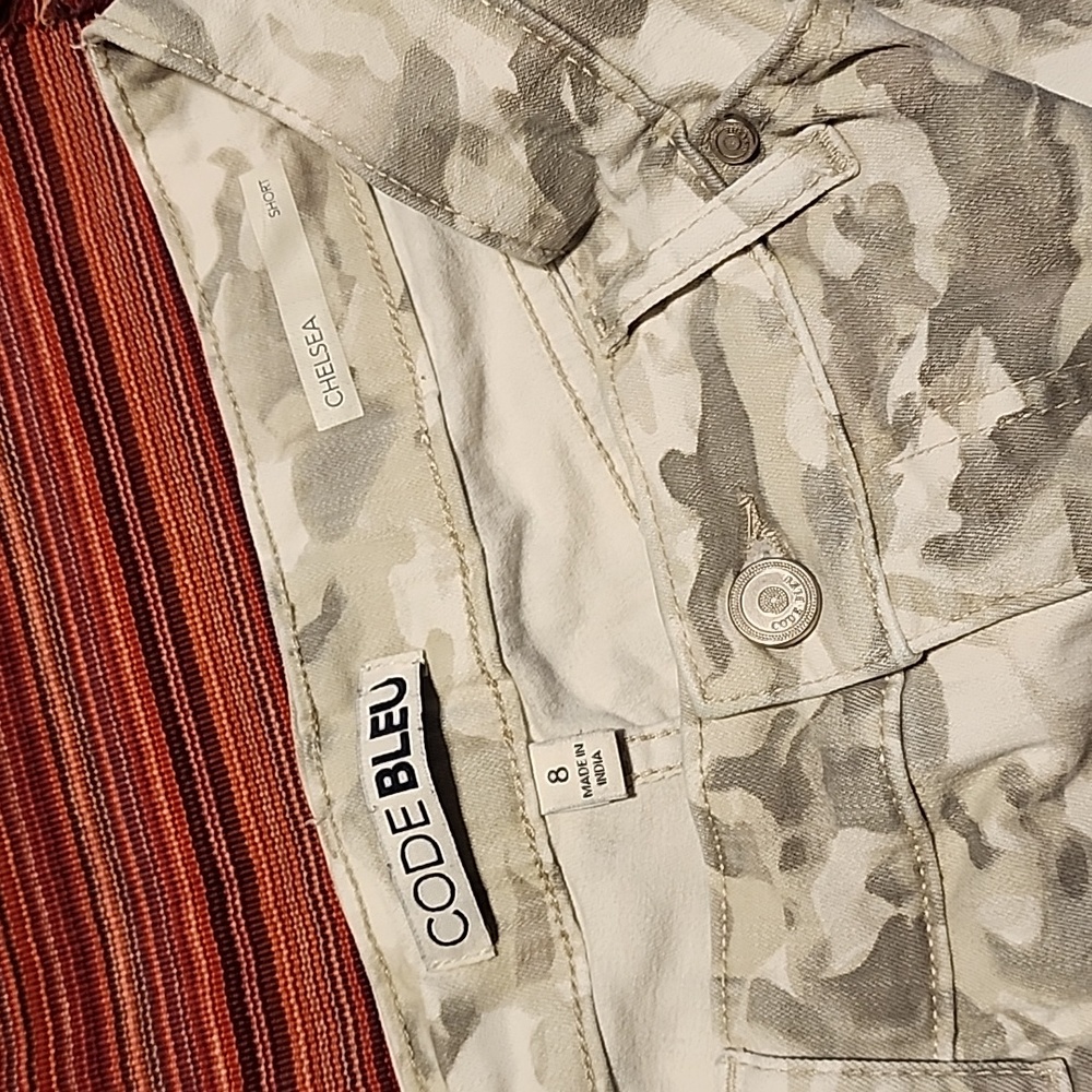 Code Bleu shorts - Picture 4 of 6